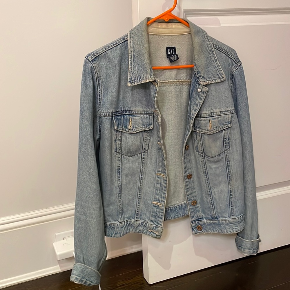 Blue denim GAP jean jacket. Size L.
